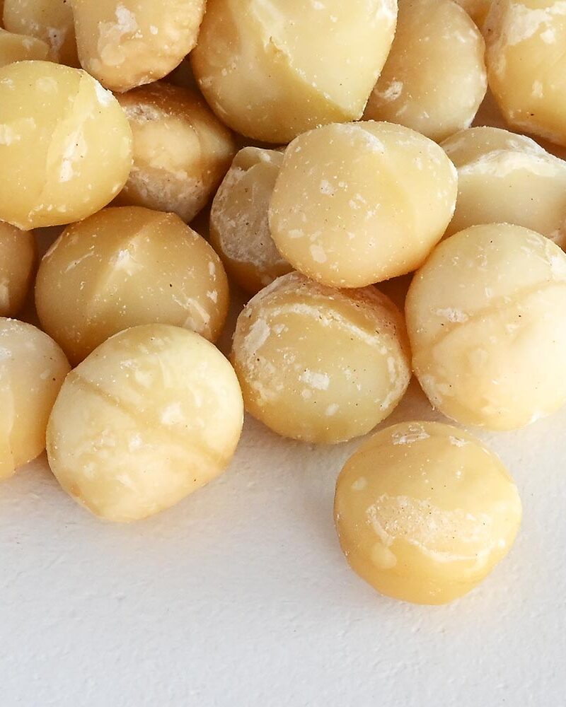 Macadamia cruda