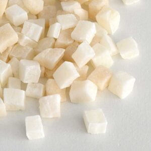 Coco deshidratado en dados